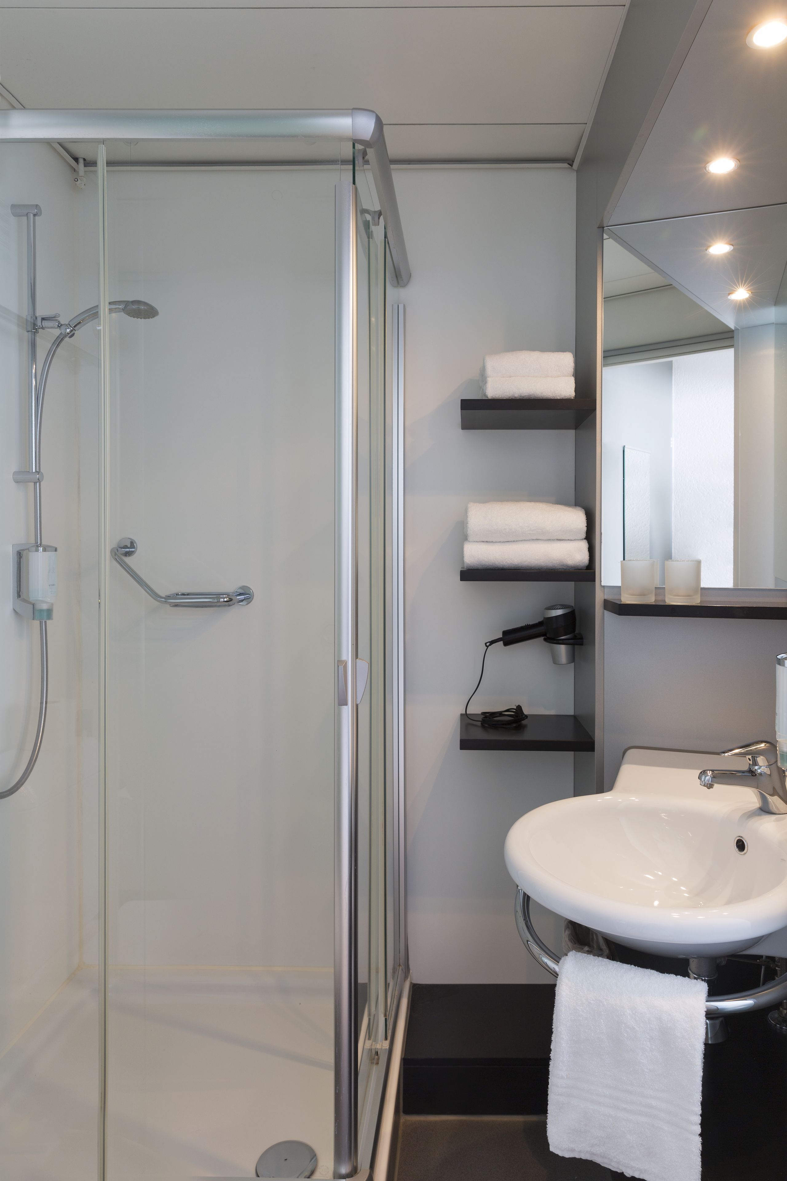 comfort room | bathroom | shower, free toiletries, hair dryer, towels