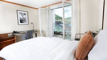 Superior Single Room, Balcony | In-room safe, desk, soundproofing, iron/ironing board