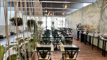 Daily continental breakfast (CHF 20 per person)