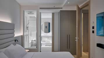 Minibar, in-room safe, desk, laptop workspace