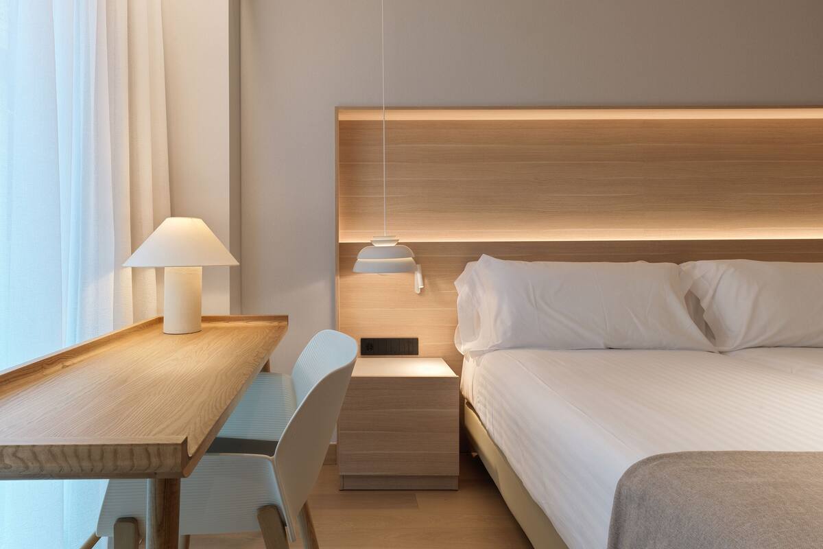 minibar, in-room safe, desk, laptop workspace