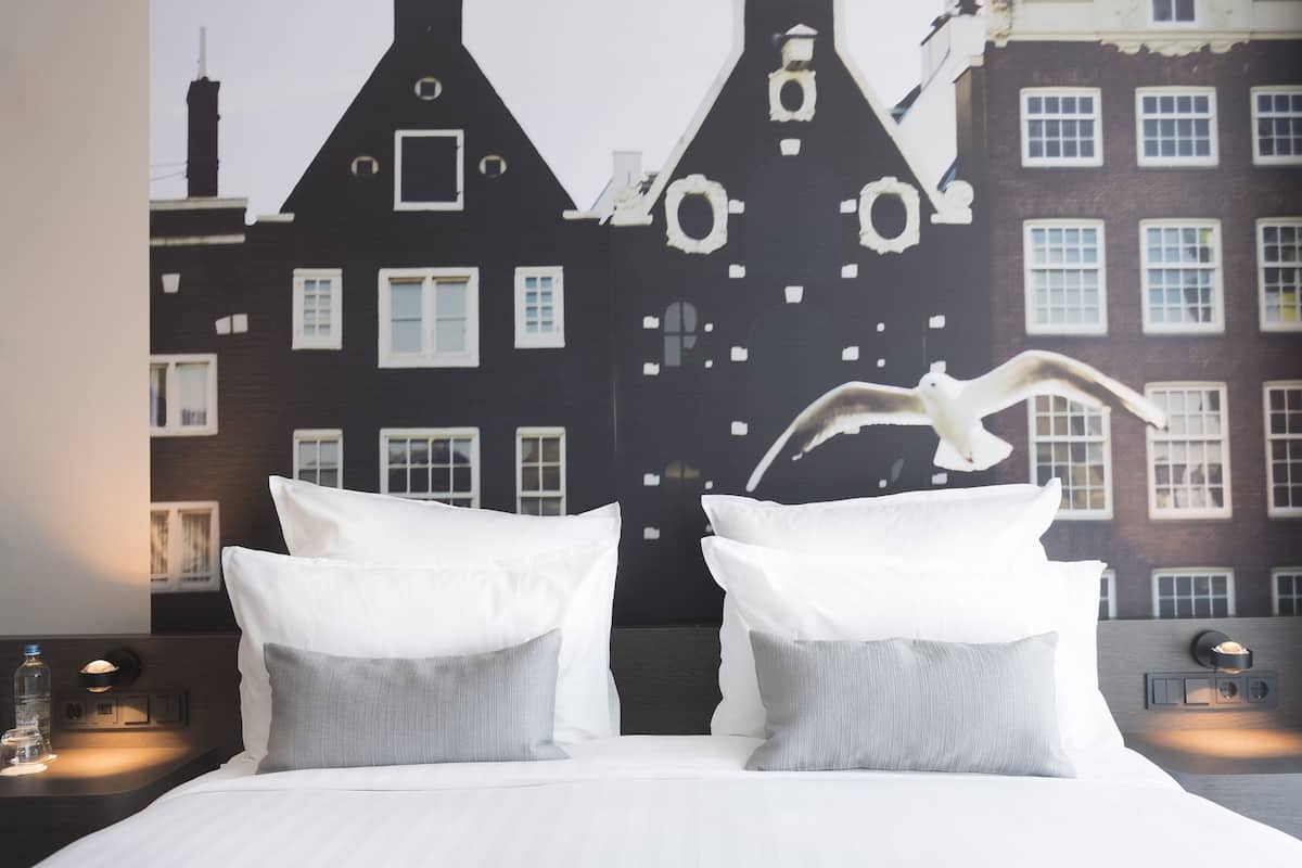 1 bedroom, premium bedding, in-room safe, desk