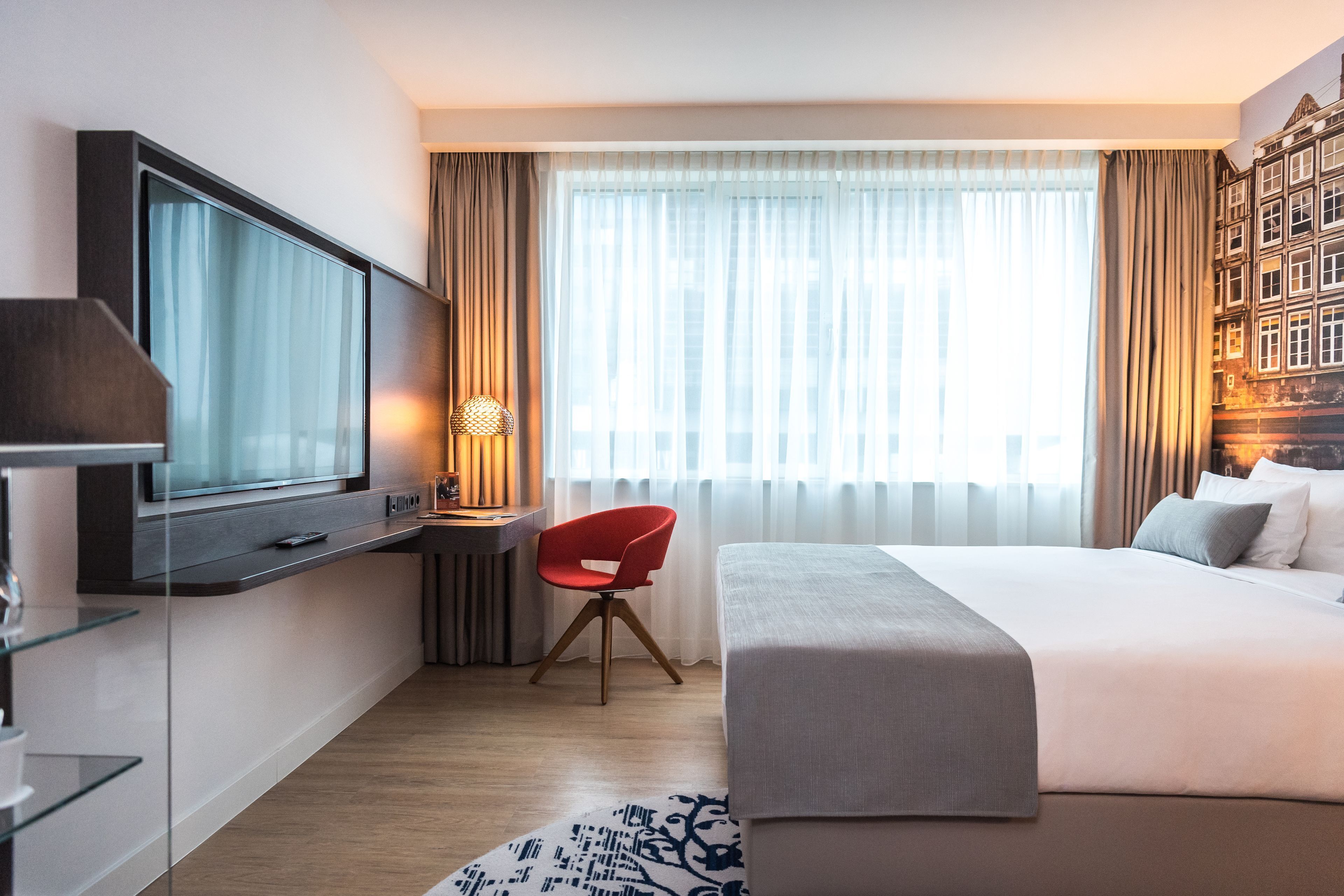 Roupas de cama premium, cofres nos quartos, escrivaninha