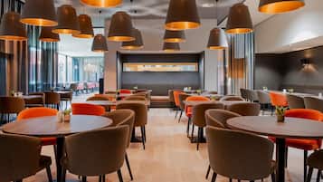 Déjeuner et dîner servis sur place