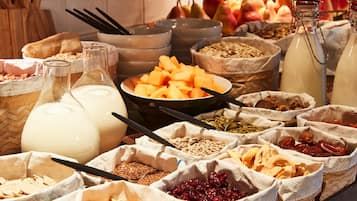 Desayuno buffet todos los días (EUR 28.95 por persona)