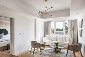 Presidential Suite, 1 King Bed | Living area | MP3 dock