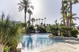 Indoor pool, outdoor pool, sun loungers