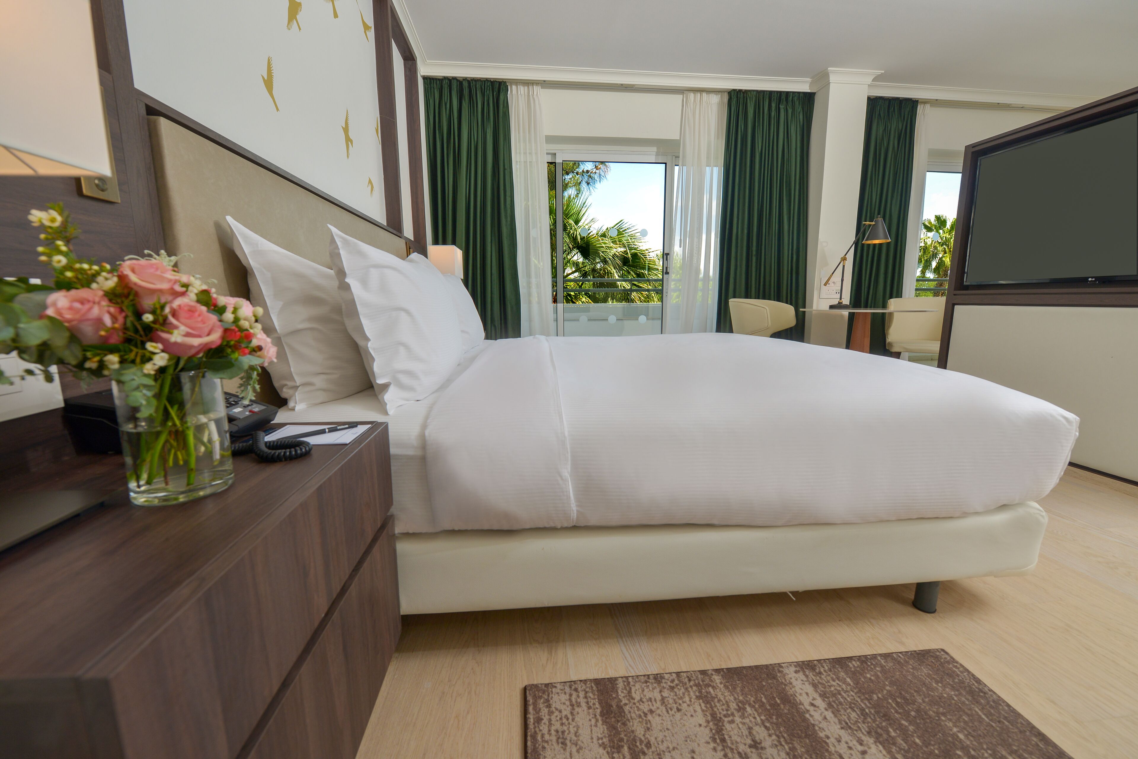 junior room, 1 king bed | view from room