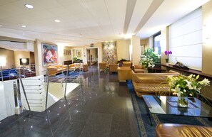 Lobby lounge