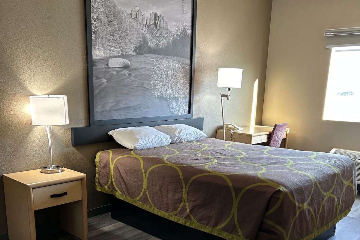 Desk, blackout drapes, free WiFi, alarm clocks