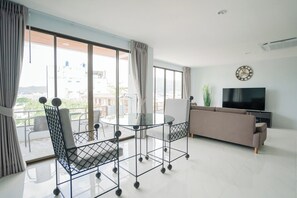 Penthouse Suite with City View | Living area