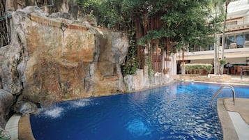 Outdoor pool, pool umbrellas