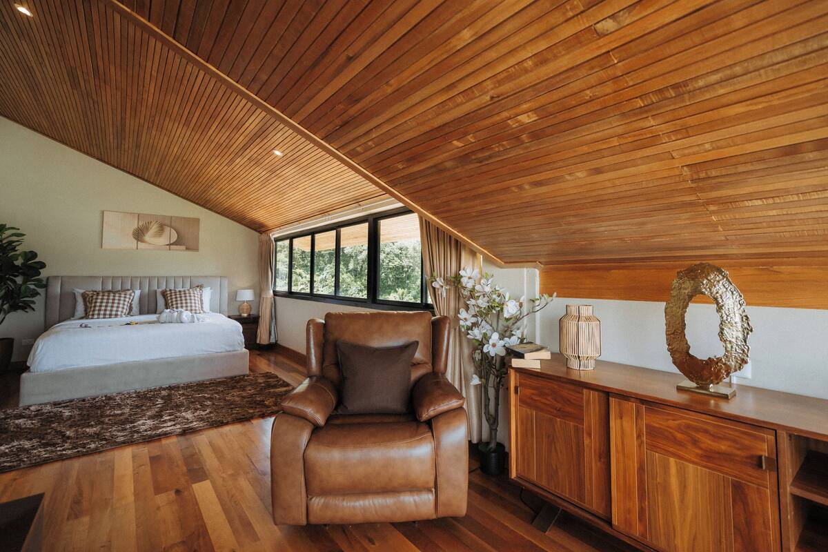 Luxury Penthouse Rooftop | In-room safe, soundproofing, iron/ironing board (on request)