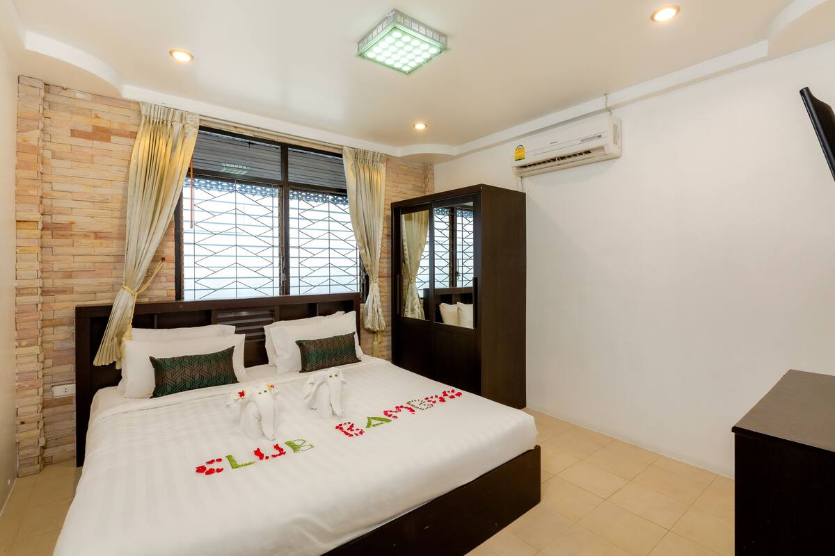 Three-Bedroom Villa with Private Pool | In-room safe, soundproofing, iron/ironing board (on request)