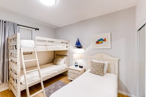 Condo, 2 phòng ngủ (Family) | 2 phòng ngủ, trang bị nội thất với thiết kế riêng biệt 
