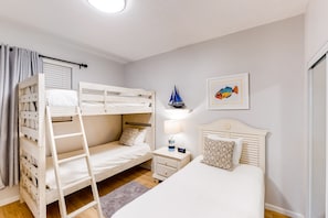 Condo, 2 phòng ngủ (Family) | 2 phòng ngủ, trang bị nội thất với thiết kế riêng biệt