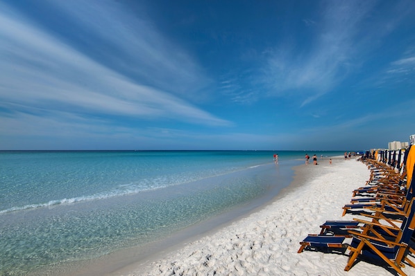 Private beach, white sand, scuba diving, beach volleyball