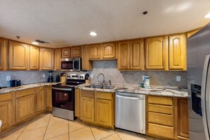Condo, 3 Bedrooms (Sea View) | Private kitchen