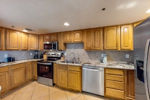 Condo, 3 Bedrooms (Sea View) | Private kitchen