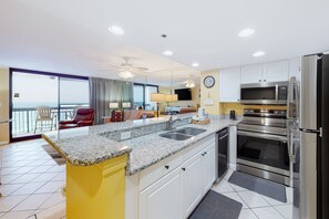 Condo, 1 Bedroom | Private kitchen