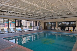 Indoor pool, outdoor pool, pool loungers - SunDestin Beach Resort (Destin)