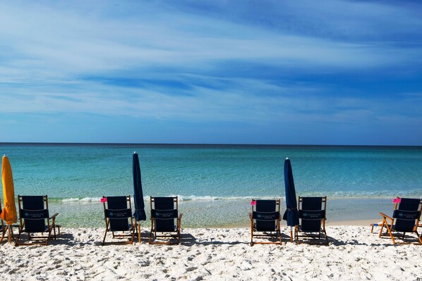 Private beach, white sand, scuba diving, beach volleyball - SunDestin Beach Resort (Destin)