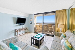 Suite, 1 Bedroom | Living area