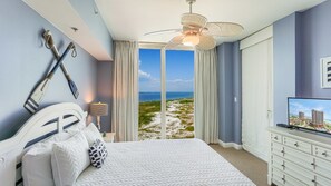 Deluxe 2 Bedrooms 2.5 Bath Condo, Waterview | خزنة داخل الغرفة وبديكورات فريدة لكل غرفة وطراز فريد لكل وحدة ومكتب
