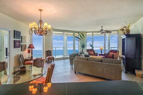 Deluxe 3 Bedrooms 3.5 Bath Condo, Waterview | Living area | TV, DVD player
