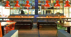 Petit déjeuner buffet (16 USD par personne)