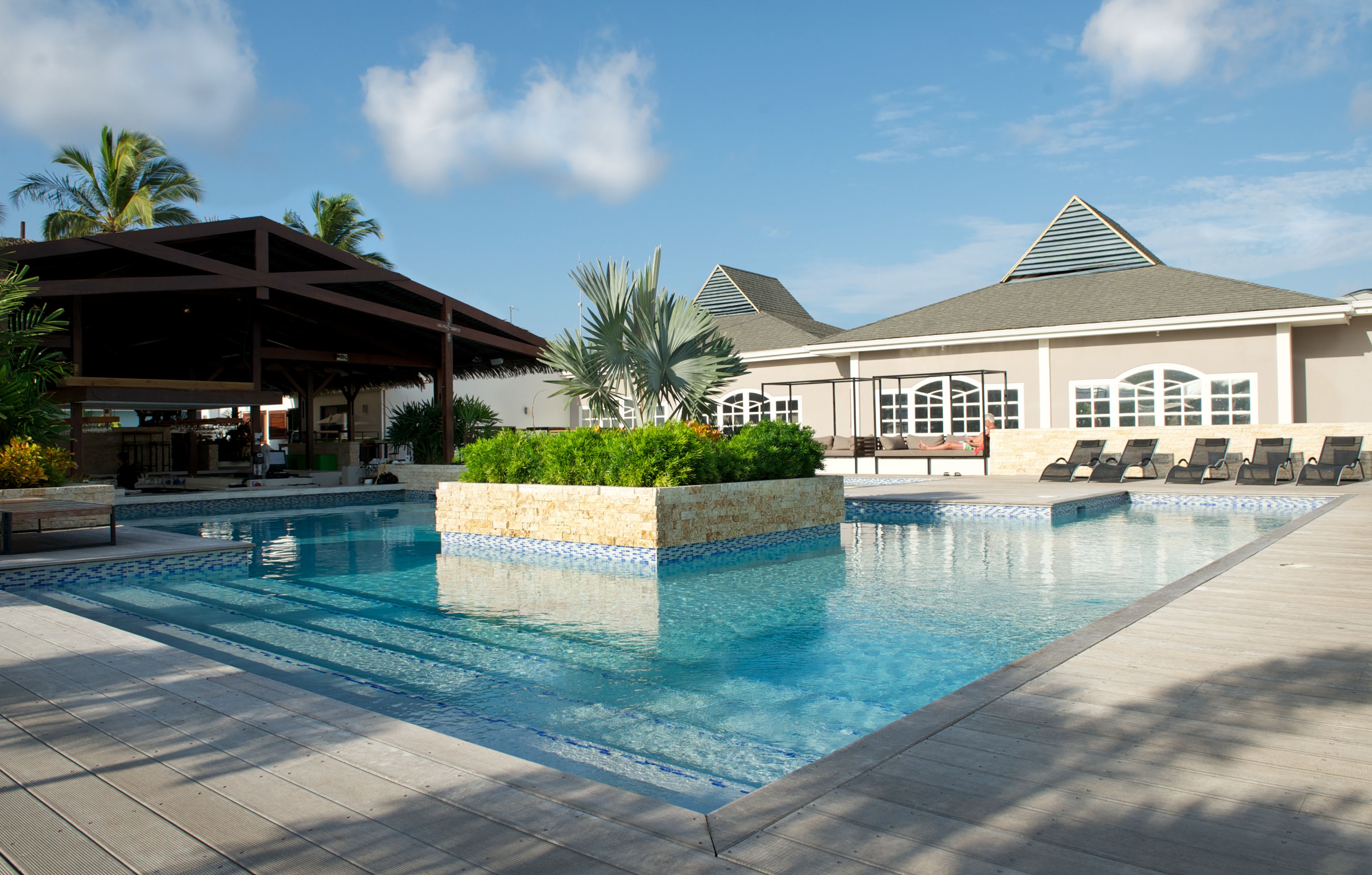 outdoor pool, pool loungers