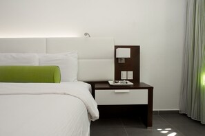 Superior-Zimmer, Kochnische (room opens to garden) | 1 Schlafzimmer, Zimmersafe, Bügeleisen/Bügelbrett, Babybetten