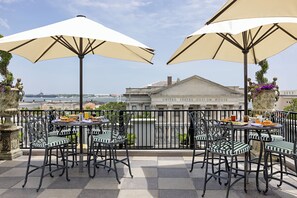 3 restaurants, lunch, dinner, brunch served; American cuisine