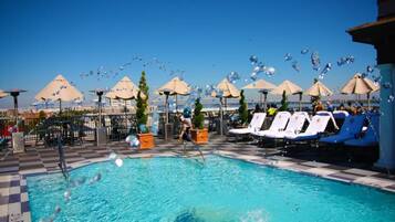 Outdoor pool, sun loungers