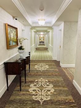 Hallway at Market Pavilion Hotel