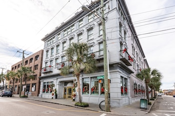 Hotel exterior and entrance at Market Pavilion Hotel