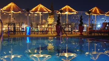 Outdoor pool, sun loungers