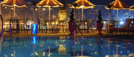 Outdoor pool, sun loungers