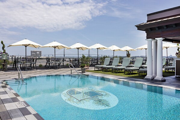 Outdoor pool, sun loungers