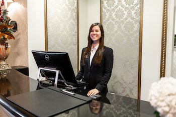 Reception area at Market Pavilion Hotel