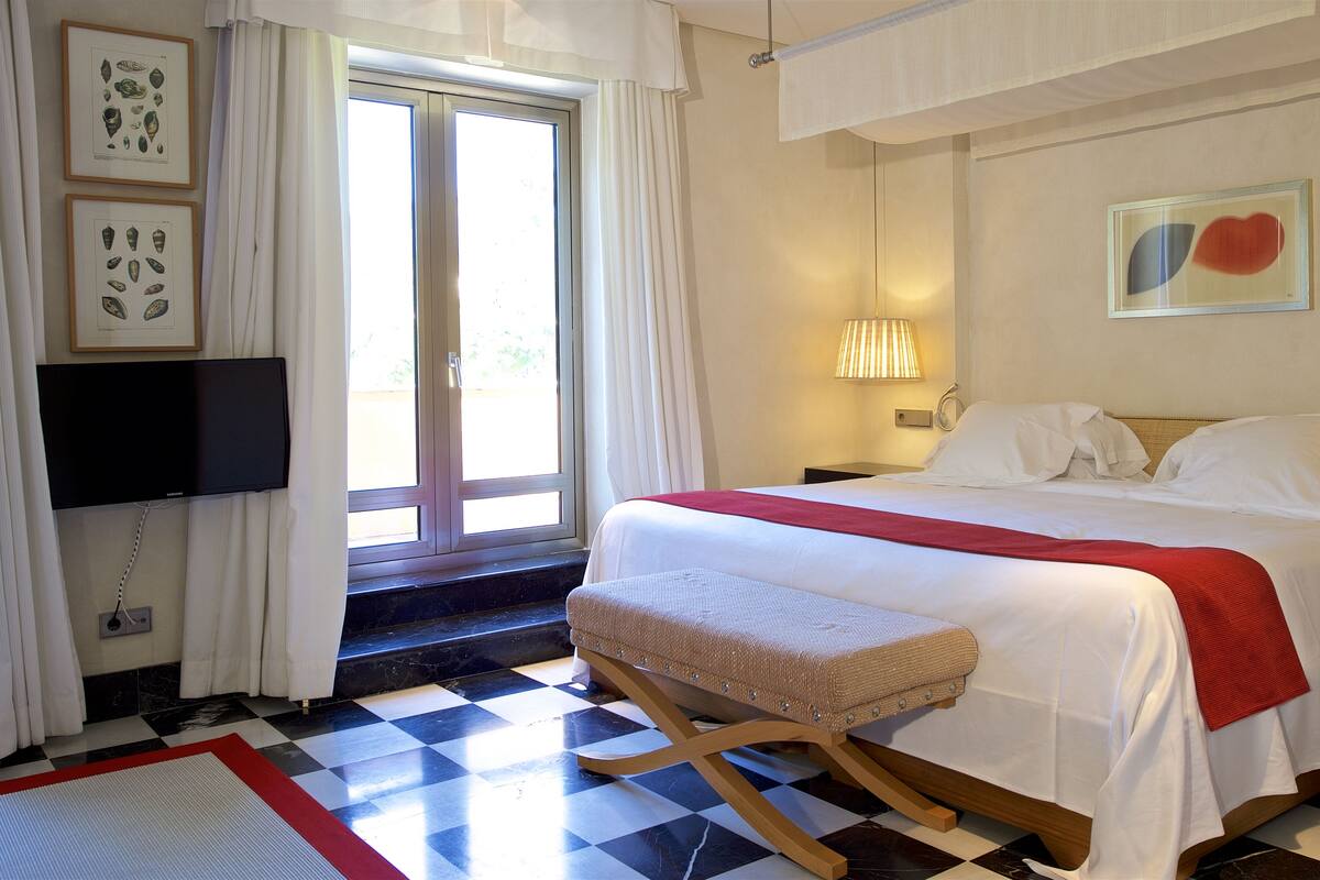 suite ( albatros) | premium bedding, in-room safe, individually decorated