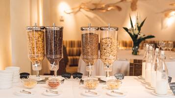 Tägliches Frühstücksbuffet gegen Gebühr
