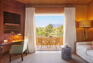 Superior Room (Par) | In-room safe, individually decorated, individually furnished, desk