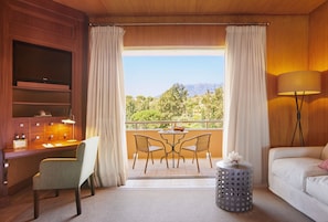 Superior Room (Par) | In-room safe, individually decorated, individually furnished, desk
