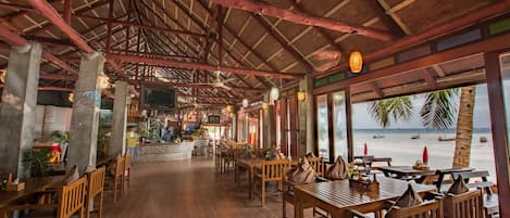 Petit déjeuner, déjeuner et dßner servis sur place, plats Cuisine thaï