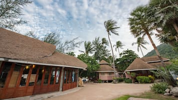 Petit déjeuner, déjeuner et dßner servis sur place, plats Cuisine thaï