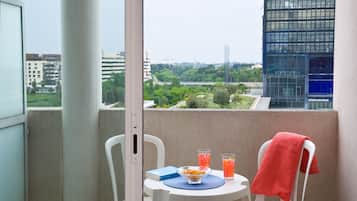 2 Rooms 4 with Balcony | Desk, iron/ironing board, free WiFi