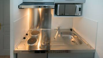 Family Studio | Private kitchenette | Coffee/tea maker