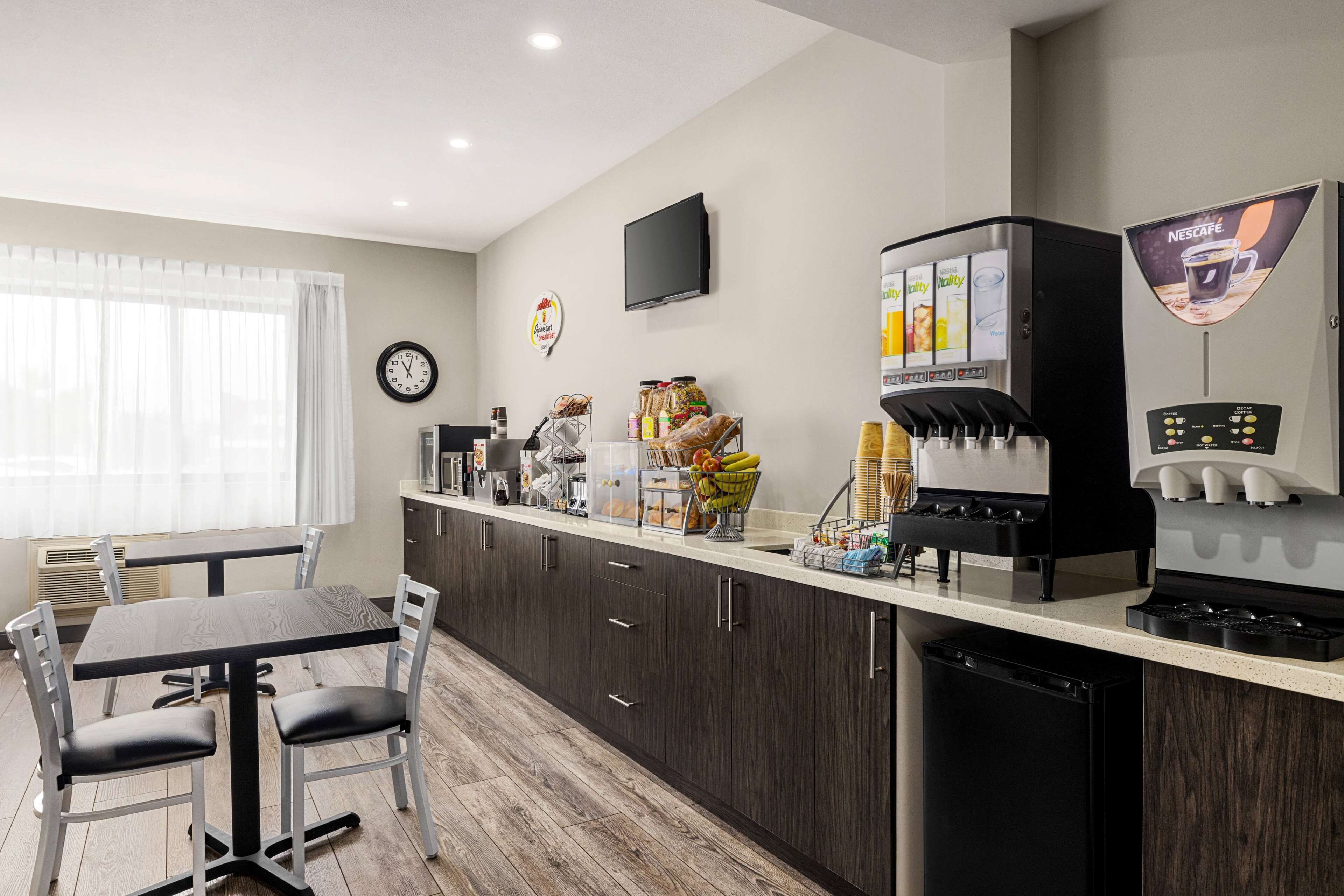 Free daily continental breakfast