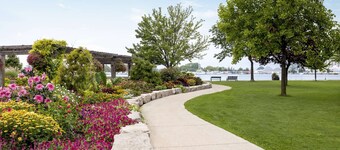 Super 8 by Wyndham Sarnia ON